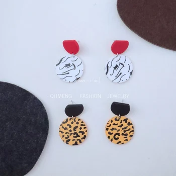 QM 1pair Pareiškimą, Auskarai Girl geltonas tigras pjovimas Lazeriu Leopard Stud Auskarai Akrilo Papuošalai raudonos, juodos ir baltos juostelės